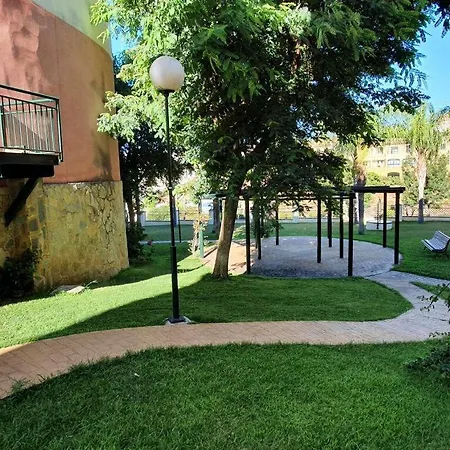 Cosy And Modern In דירה *